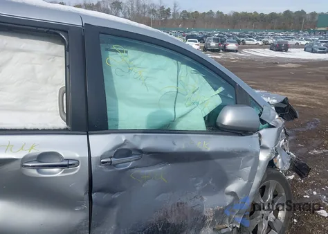 2015 Toyota Sienna Se 8 Passenger z USA, uszkodzony, nr VIN 5TDXK3DC8FS545674